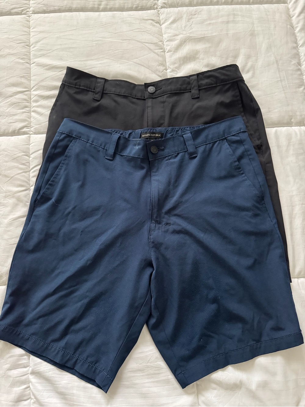 Banana Republic Lot of 2 Men’s Shorts, size 34